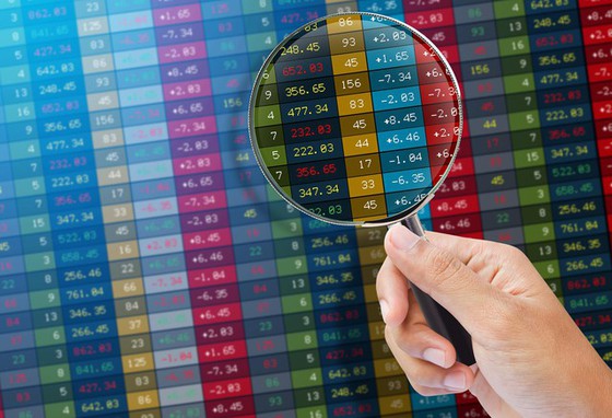 Đầu tư chứng khoán khiến người chơi quan tâm nhiều hơn đến các thông tin kinh tế, cổ phiếu