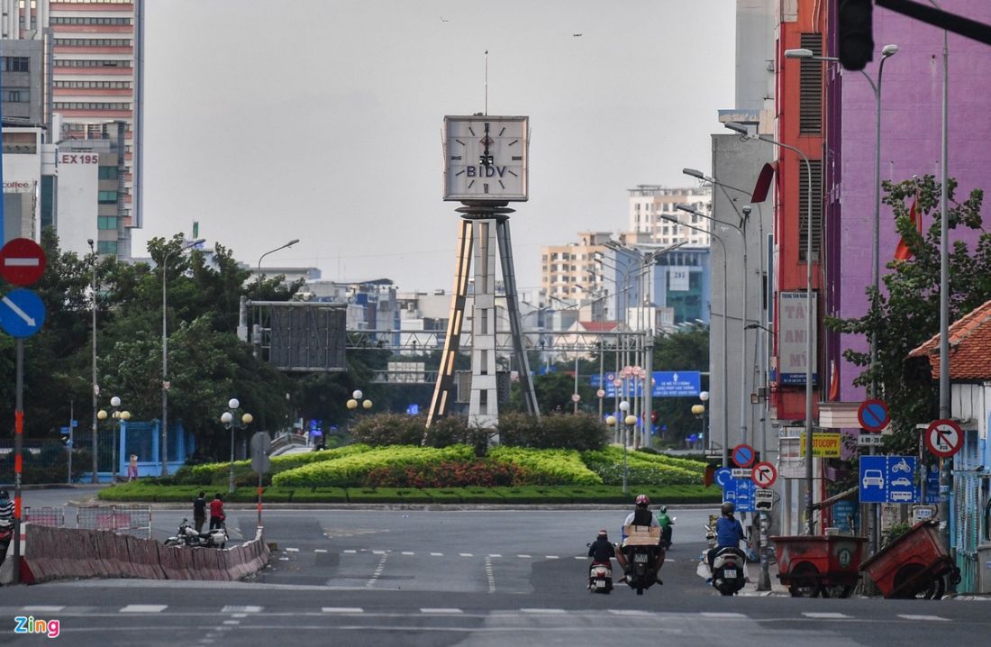 Điểm qua đường phố TP.HCM sau 18h cùng Gemma Land