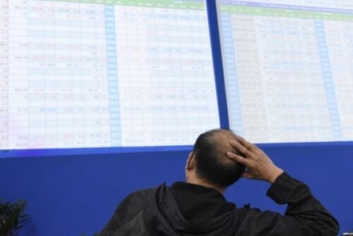 Nỗi sợ lấn át lòng tham, VN-Index rơi gần 56 điểm với hàng loạt cổ phiếu ngân hàng nằm sàn