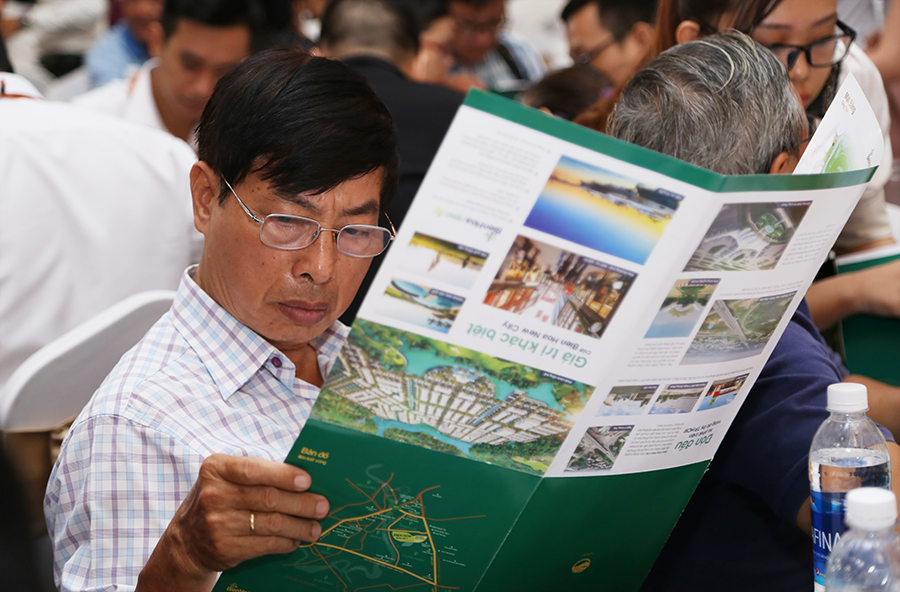 Các khách hàng đang tìm hiểu về dự án Bien Hoa New City