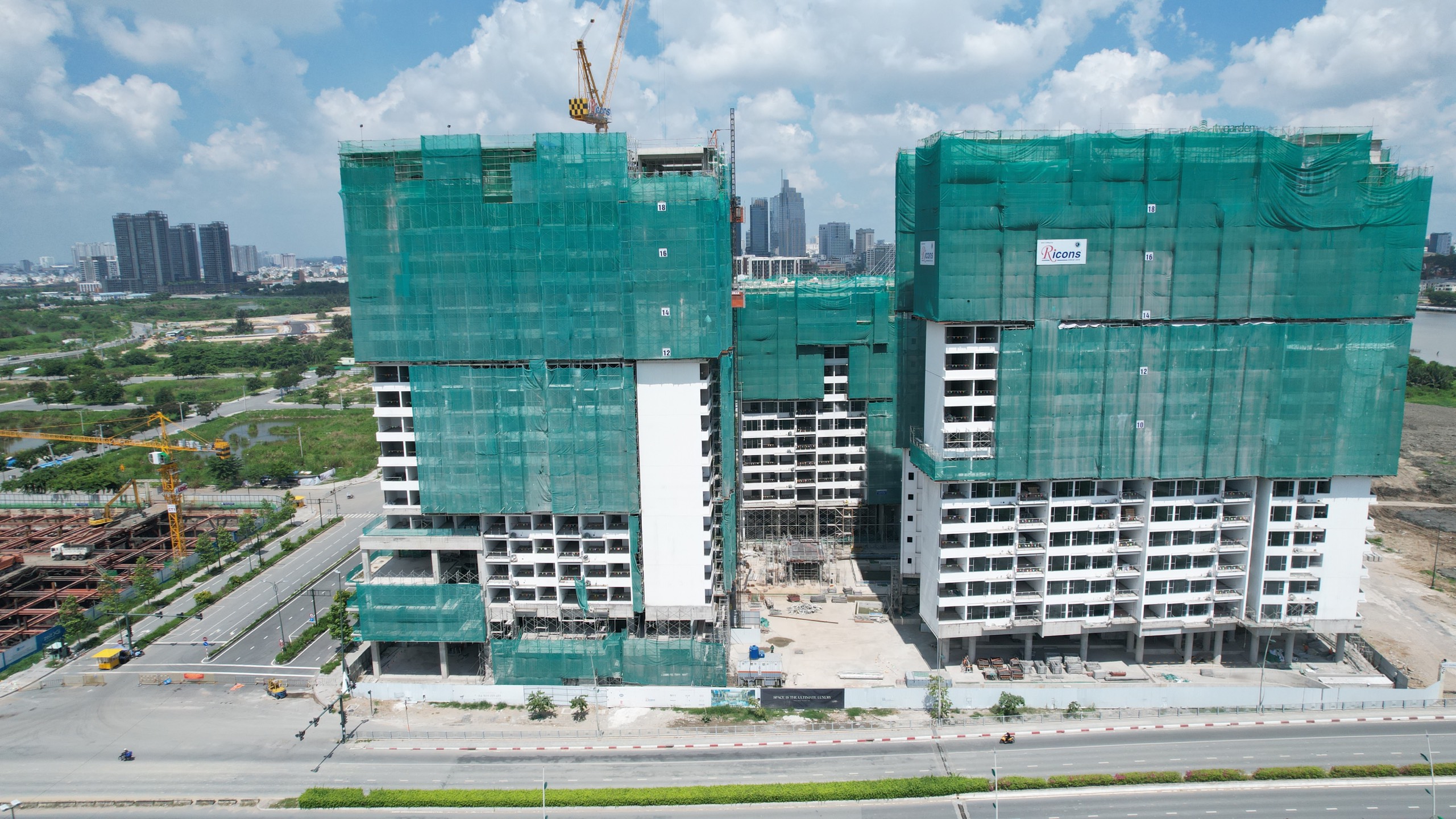 Dự án The River Thủ Thiêm - Hình ảnh cất nóc tháng 10.2021