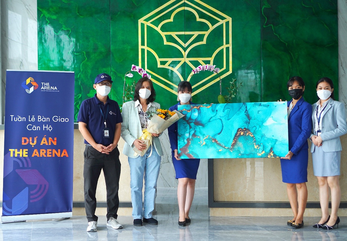 Khách hàng nhận bàn giao căn hộ tại tòa Sand - Dự án The Arena