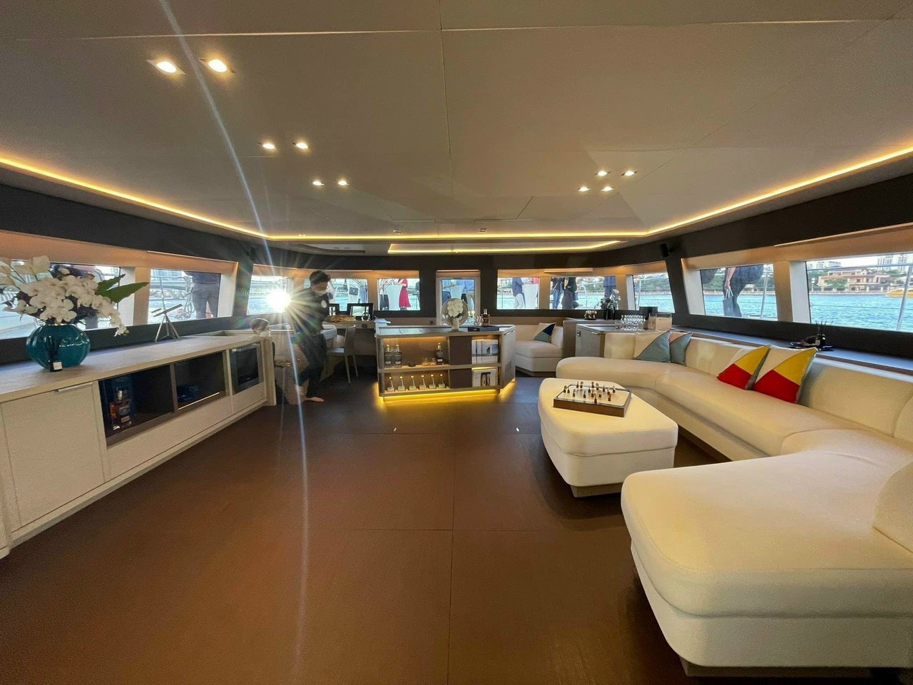 Bên trong siêu du thuyền hai thân lớn nhất Đông Nam Á