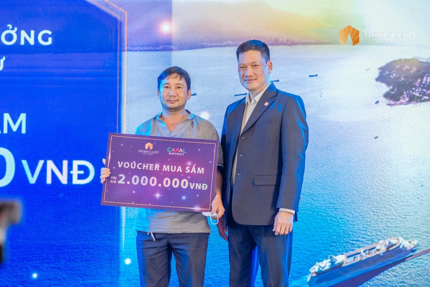 Các khách hàng tham gia sự kiện đã nhận được nhiều phần quà may mắn