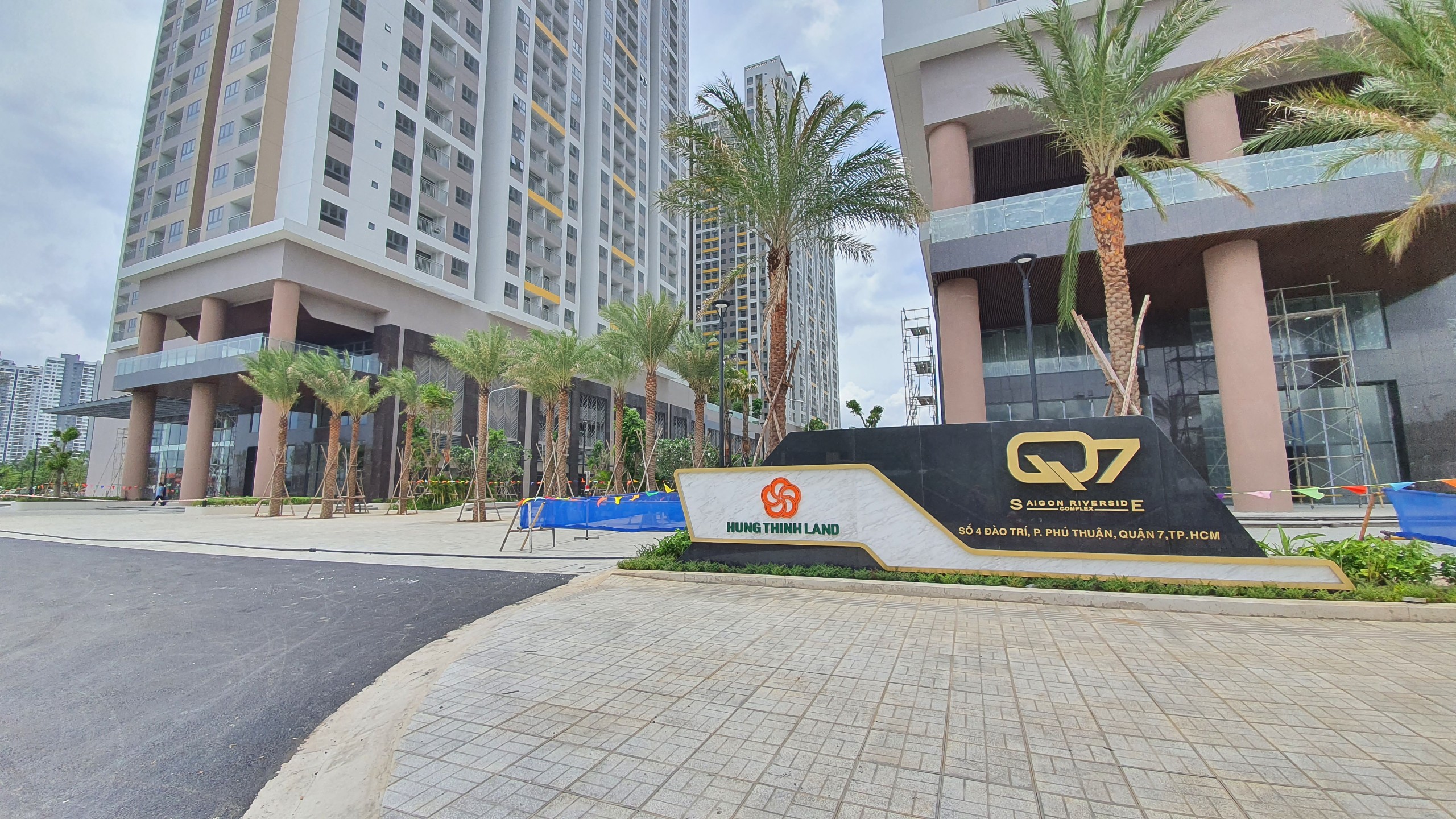 Q7 SaiGon Riverside Complex cổng dự án